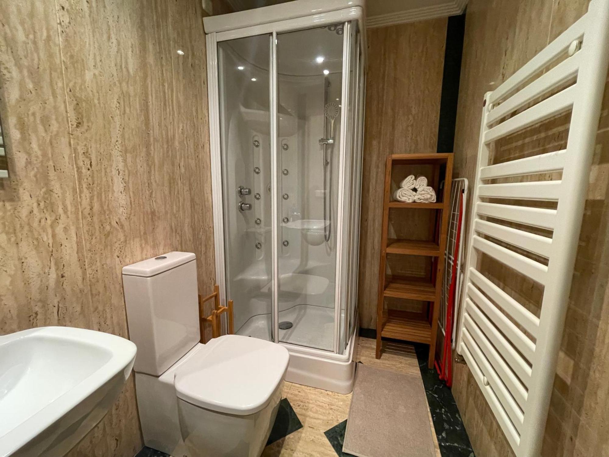 Atuaire Home Vivienda A Luminosa Parking Incluido En Plena Calle Comercial Burgo Kültér fotó